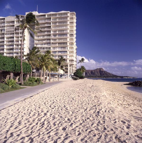 Waikiki Shore Beachfront Хонолулу Екстериор снимка