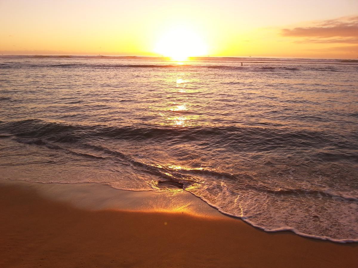 Waikiki Shore Beachfront Хонолулу Екстериор снимка